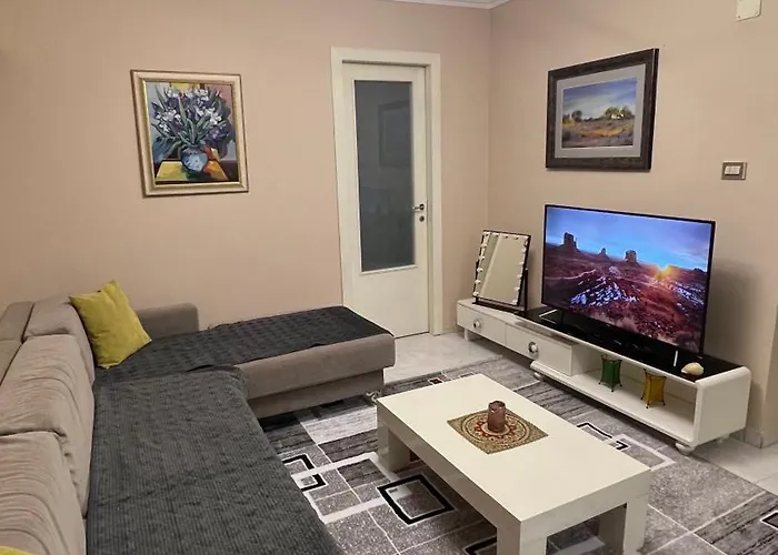 Bright & Roomy Center شقة *