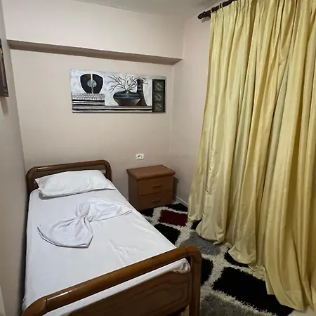 Bright & Roomy Center Apartmán Tirana