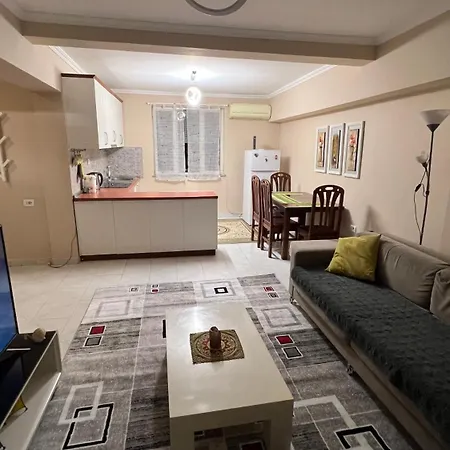 Bright & Roomy Center Apartmán Tirana