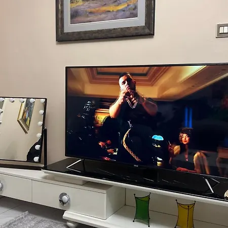 Bright & Roomy Center Apartment