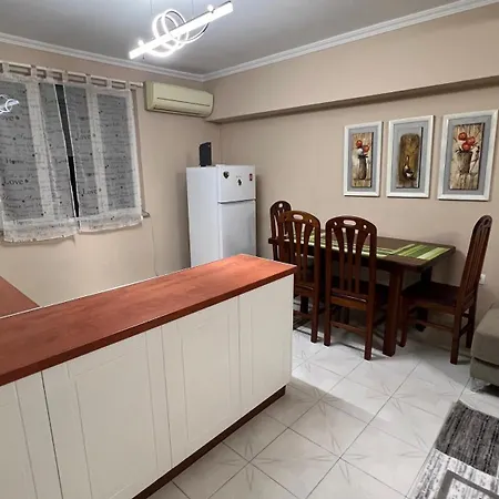Bright & Roomy Center Apartmán Tirana