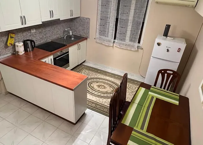 Apartment Bright & Roomy Center Tirana