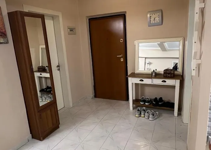 Bright & Roomy Center *