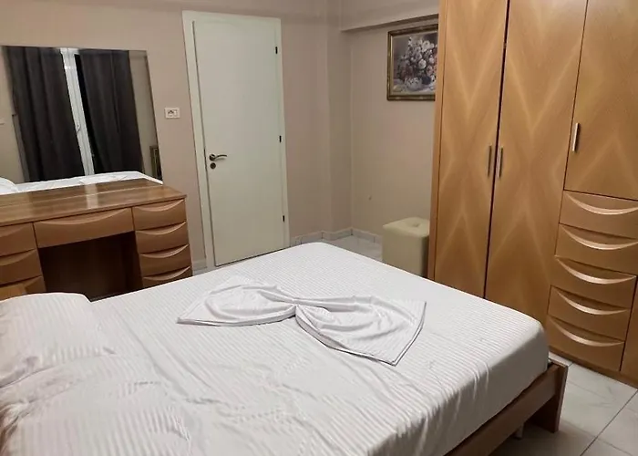 Bright & Roomy Center Apartment *