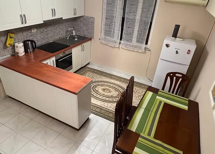 Bright & Roomy Center *